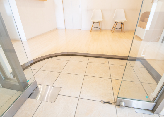 治療に対する不安を減らすため、ていねいな説明を心がけています。